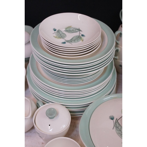 107 - Wedgwood 'Woodbury' pattern tea & dinner ware to include teapot, teacups & saucers, dinner plates, l... 