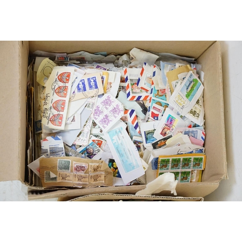 392 - A large collection of used stamps on paper to include a large quantity of United States of America e... 