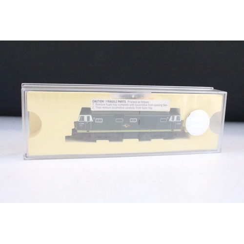30 - Two boxed/cased Dapol OO gauge ND094 Q1 BR late crest 33002 and ND084B Hymek D7008 BR Two Tone green... 