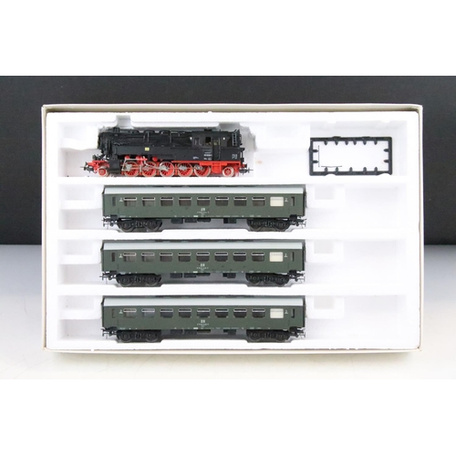 37 - Boxed Piko HO gauge BR 95 Zuggarnitur mit Dampflokomotive set, complete with locomotive and stock