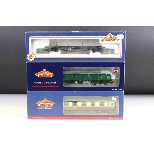 44 - 25 Boxed Bachmann OO gauge items of rolling stock to include 37666A 14 Ton Tank Wagon ESSO black wea... 