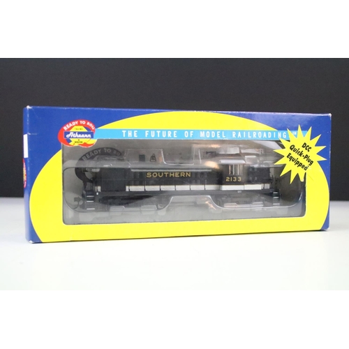 51 - Three boxed HO scale locomotives to include 95183 Southern SD40-2 3245, 94024 Southern RS-3 Locomoti... 