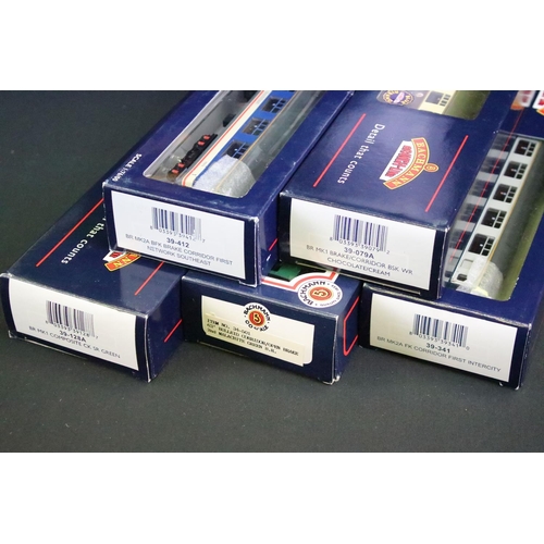 57 - 31 Boxed Bachmann OO gauge items of rolling stock to include 39028C BR MK 1 Corridor SK SR green, 39... 