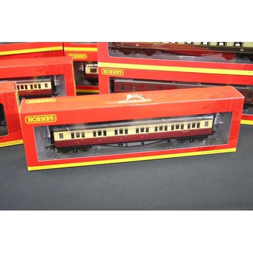 58 - 31 Boxed Hornby OO gauge items of rolling stock to include to include R4686 BR Collett Corridor Brak... 