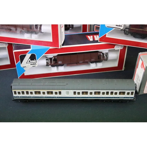 59 - 24 Boxed Lima OO gauge items of rolling stock plus a boxed Lima 205051A1 Super Sprinter DMU (25 item... 