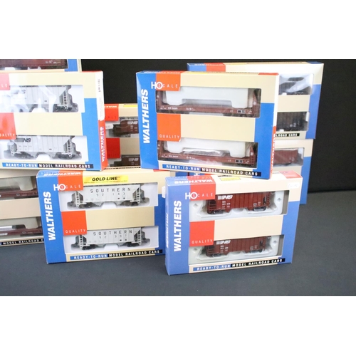 60 - 10 Boxed Walthers Ho gauge rolling stock multi pack sets to include 93223510, 93223515, 93237055, 93... 