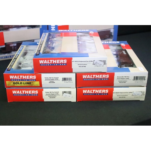 60 - 10 Boxed Walthers Ho gauge rolling stock multi pack sets to include 93223510, 93223515, 93237055, 93... 