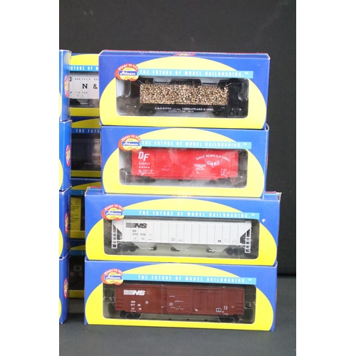 63 - 27 Boxed Athearn HO gauge items of rolling stock to include 91499, 92245, 91451, 92285, 7150, 91467 ... 