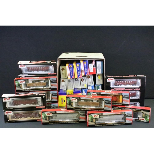 65 - 38 Boxed HO gauge items of rolling stock to include 16 x Atlas featuring #20 000 463 Southern Hopper... 