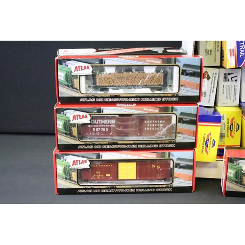 65 - 38 Boxed HO gauge items of rolling stock to include 16 x Atlas featuring #20 000 463 Southern Hopper... 