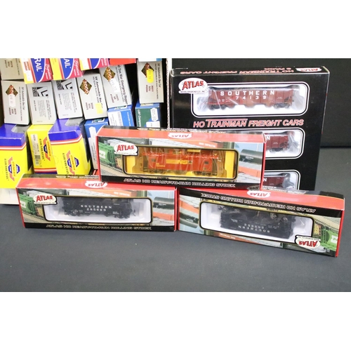 65 - 38 Boxed HO gauge items of rolling stock to include 16 x Atlas featuring #20 000 463 Southern Hopper... 