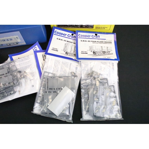 67 - Collection of bagged, carded and boxed OO / HO gauge plastic & metal model kits to include Ratio, Pa... 