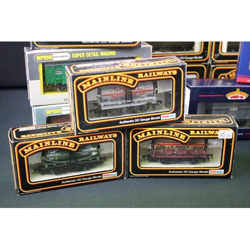 76 - 24 Boxed OO gauge items of rolling stock to include 17 Palitoy Mainline, 5 x Wrenn and 2 x Bachmann ... 