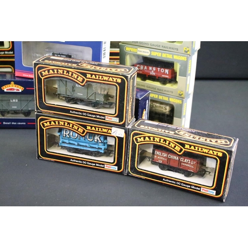 76 - 24 Boxed OO gauge items of rolling stock to include 17 Palitoy Mainline, 5 x Wrenn and 2 x Bachmann ... 