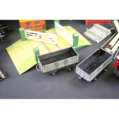 78 - Quantity of Hornby O gauge model railway to include boxed M1 Passenger Set complete with locomotive,... 