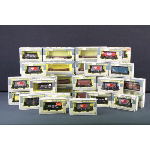 79 - 38 Boxed Wrenn OO gauge Super Detail Wagons items of rolling stock to include W4652, W5022, W5043, W... 