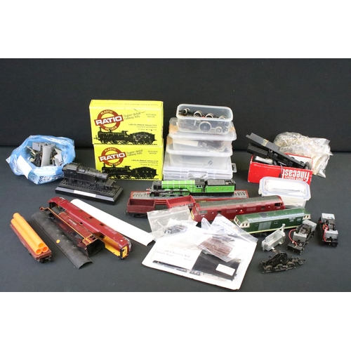 82 - Quantity of OO gauge model railway spares and repairs to include engine chassis', engine shells, rol... 