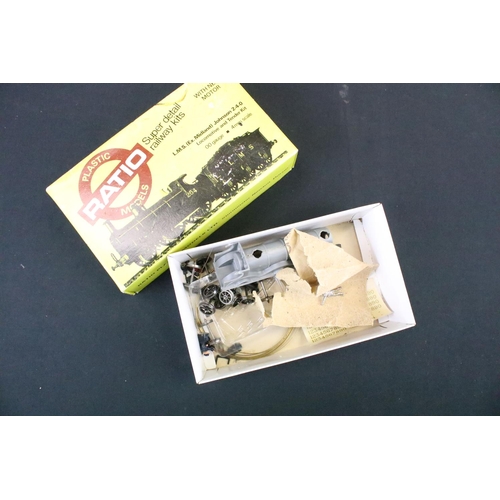 82 - Quantity of OO gauge model railway spares and repairs to include engine chassis', engine shells, rol... 