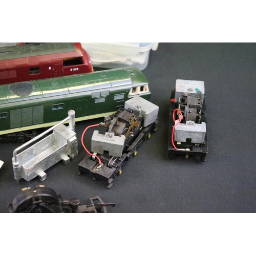 82 - Quantity of OO gauge model railway spares and repairs to include engine chassis', engine shells, rol... 