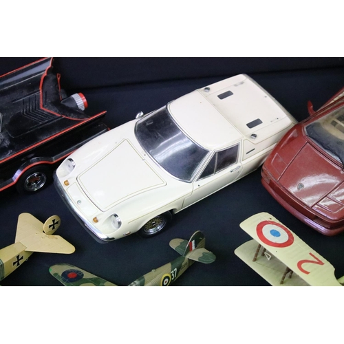 1209 - Collection of 22 diecast models to include 17 planes (mostly Corgi), Hot Wheels DC Comics Batmobile,... 