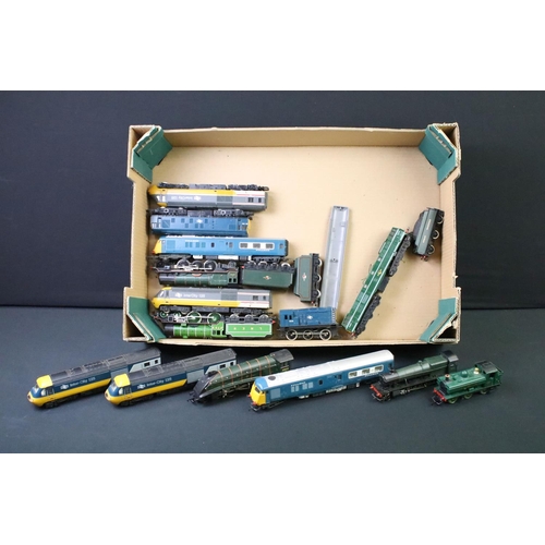 145 - 13 OO gauge locomotives to include Hornby Mallard, Triang R357 D5572, Hornby InterCity 125 etc