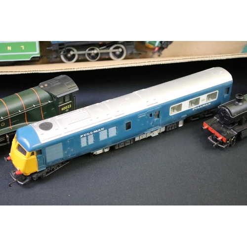 145 - 13 OO gauge locomotives to include Hornby Mallard, Triang R357 D5572, Hornby InterCity 125 etc