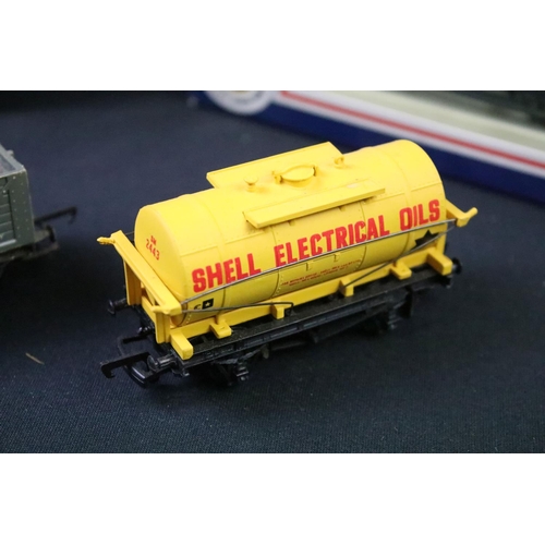 146 - 12 Boxed OO gauge items of rolling stock to include 7 x Hornby, 2 x Replica, 2 x Bachmann and 1 x Da... 