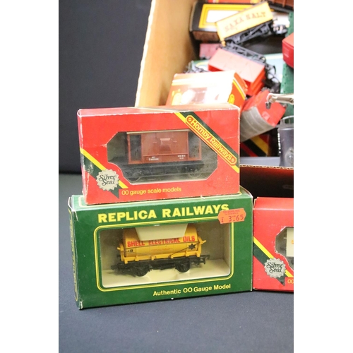 146 - 12 Boxed OO gauge items of rolling stock to include 7 x Hornby, 2 x Replica, 2 x Bachmann and 1 x Da... 