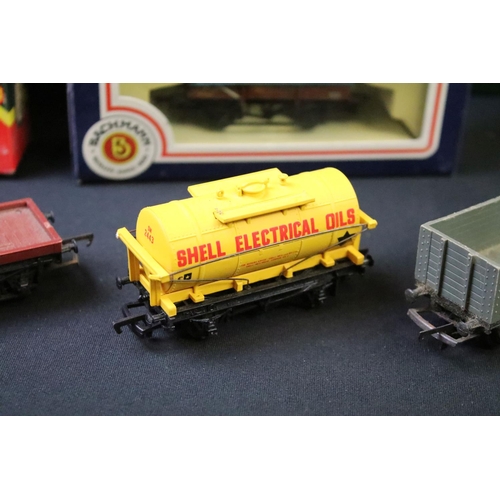 146 - 12 Boxed OO gauge items of rolling stock to include 7 x Hornby, 2 x Replica, 2 x Bachmann and 1 x Da... 
