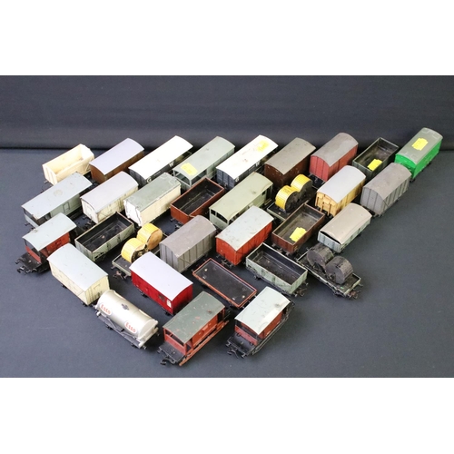 147 - Collection of over 30 OO gauge items of rolling stock / wagons, mainly Hornby / Hornby Dublo