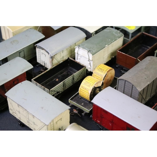 147 - Collection of over 30 OO gauge items of rolling stock / wagons, mainly Hornby / Hornby Dublo