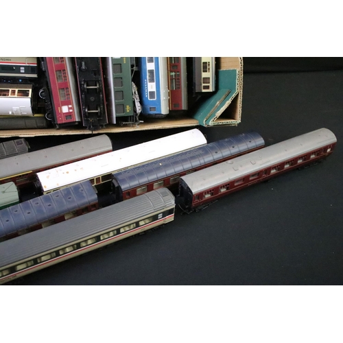 148 - 46 OO gauge items of rolling stock, all coaches to include Hornby, Triang, Bachmann etc