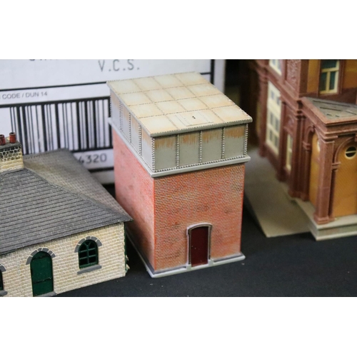 150 - Collection of OO gauge model railway trackside accessories featuring large Kibri station building, H... 