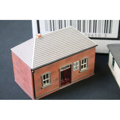 150 - Collection of OO gauge model railway trackside accessories featuring large Kibri station building, H... 