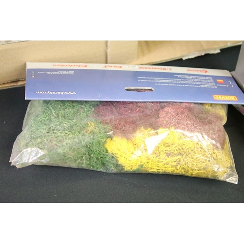 153 - Large quantity of OO gauge model railway accessories to include track, scenery, trackside buildings,... 
