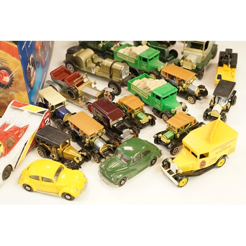 1059 - Collection of boxed & unboxed diecast models to include Burago, Corgi, Matchbox & Lledo, featuring B... 