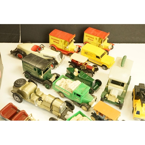 1059 - Collection of boxed & unboxed diecast models to include Burago, Corgi, Matchbox & Lledo, featuring B... 