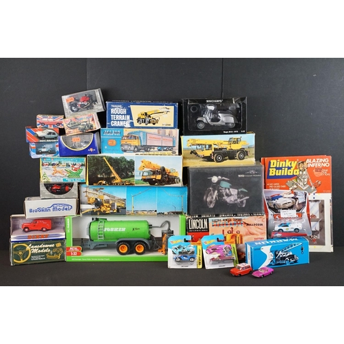 1125 - Collection of boxed diecast models to include Siku 2270 Fasswagen Vacuum Tanker, Norton Commando 750... 