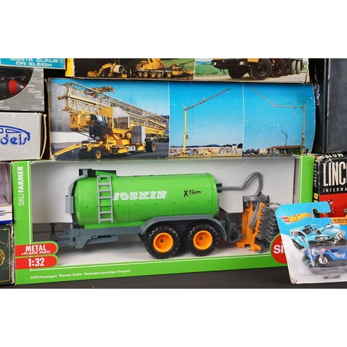 1125 - Collection of boxed diecast models to include Siku 2270 Fasswagen Vacuum Tanker, Norton Commando 750... 