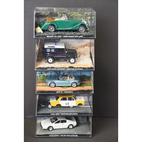 1132 - 24 Cased Fabri James Bond 007 diecast models, diecast ex, couple of cracked cases but otherwise ex