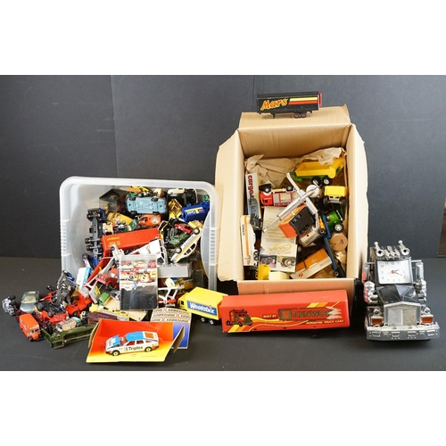 1173 - Quantity of diecast & plastic models from the mid 20th C onwards to include Corgi, Matchbox Lesney, ... 