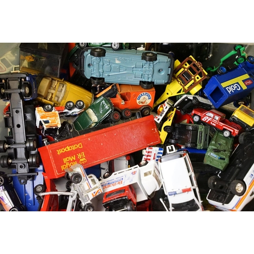 1173 - Quantity of diecast & plastic models from the mid 20th C onwards to include Corgi, Matchbox Lesney, ... 