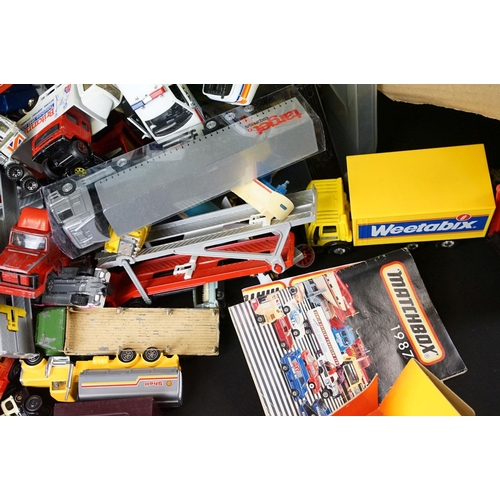 1173 - Quantity of diecast & plastic models from the mid 20th C onwards to include Corgi, Matchbox Lesney, ... 