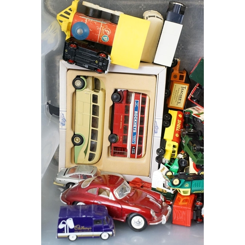 1222 - Collection of around 30 diecast models to include Corgi, Vanguards, Burago & Lledo examples, featuri... 