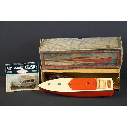 1227 - Boxed Hornby Speed Boat No 2 'Swift' clockwork model in red, with key and instructions, in a gd cond... 