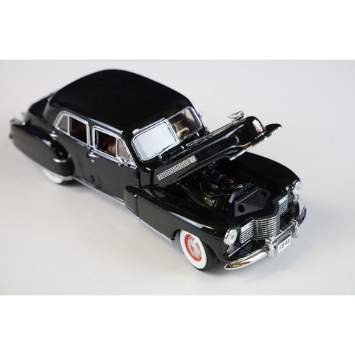 1282 - Boxed Danbury Mint 1941 Cadillac Fleetwood Series 60 Special diecast model, 1/24 scale, with certifi... 