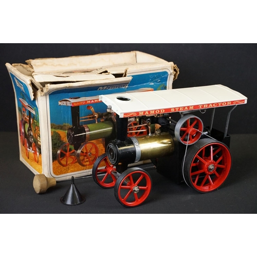 180 - Boxed Mamod TE1a Steam Tractor steam engine in main body brass, vg with tatty box