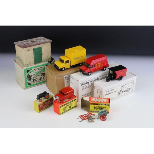 1316 - Three boxed metal models to include 2 x Roxley Models (RX 102 Royal Mail & RXK5 British Telecom) and... 