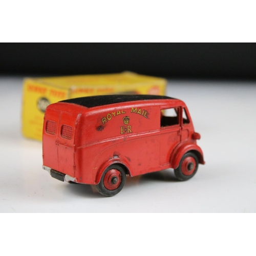 1353 - Seven boxed Dinky diecast models to include 260 Royal Mail Van, 238 Jaguar Tyoe D Racing Car in turq... 