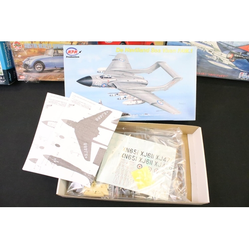 204 - 22 boxed & unbuilt 1/24, 1/72 and 1/144 scale plastic model kits to include 9 x Revell kits featurin... 